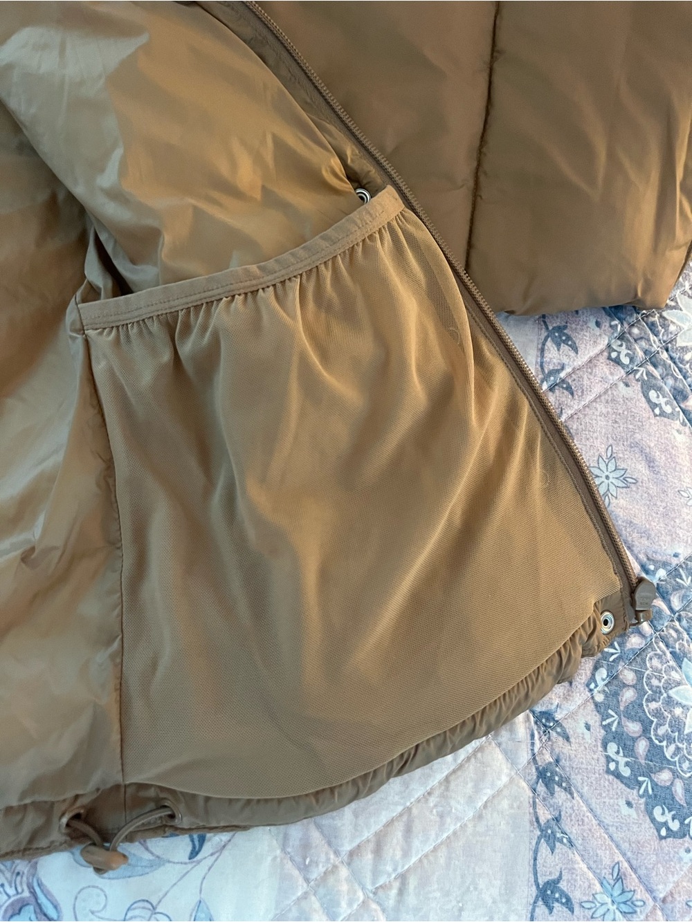 ALO Yoga Cropped Tan Puffer Jacket - Picture 7 of 8